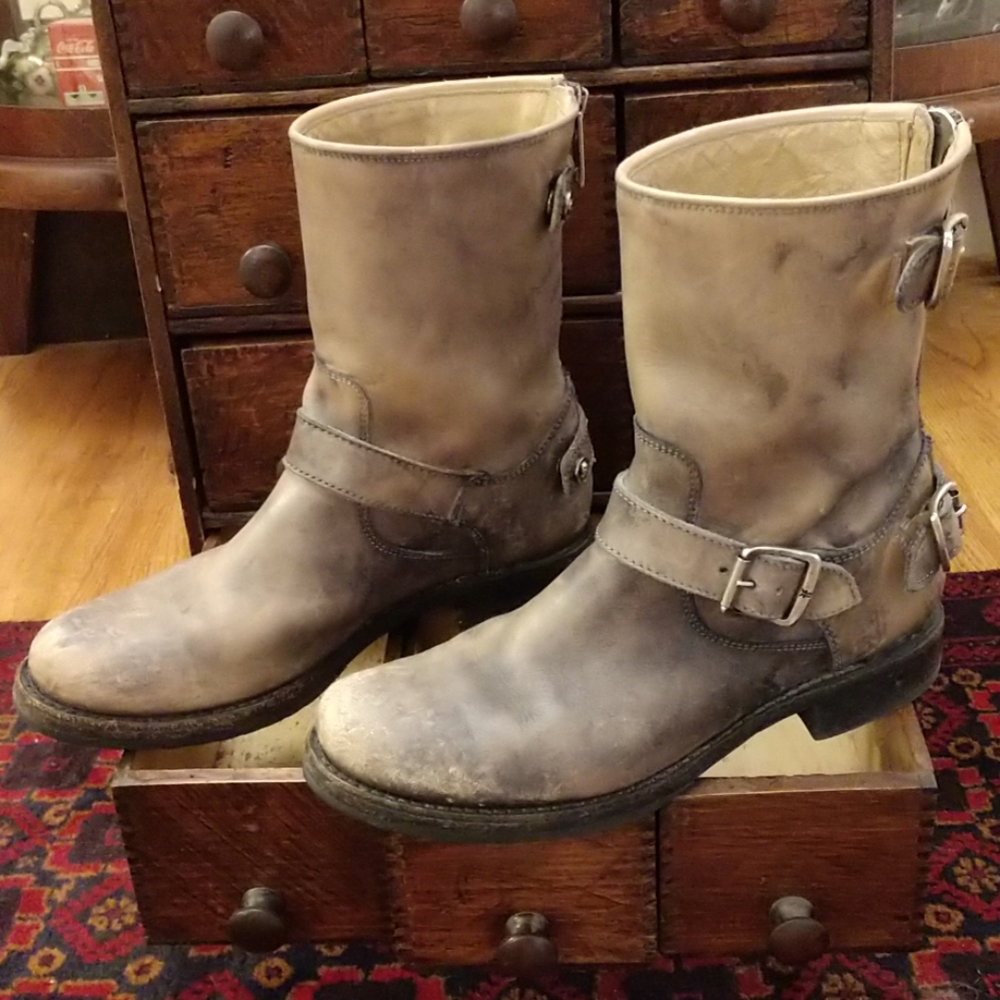 Frye Veronica zip back boot